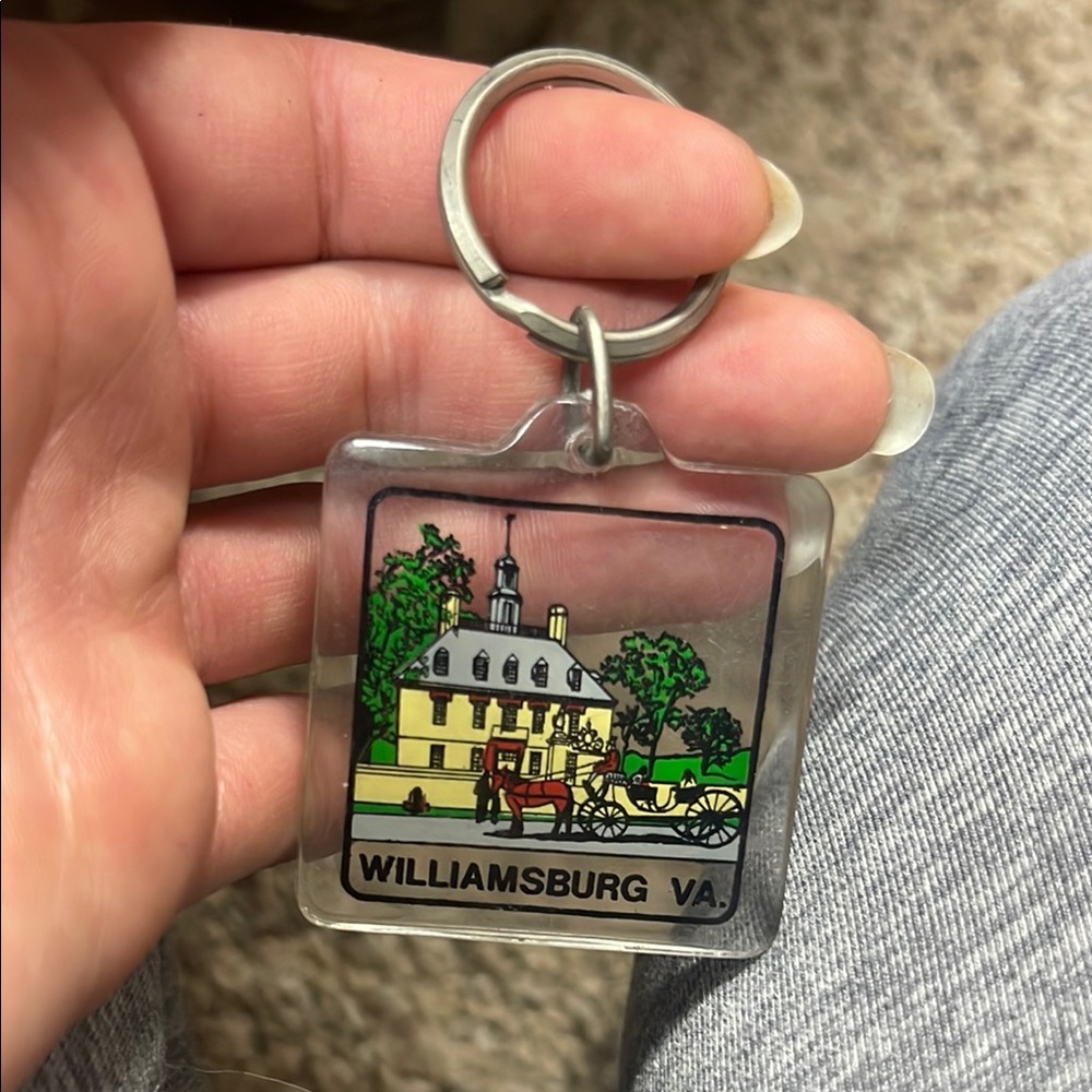 Vintage Williamsburg VA Souvenir Keychain